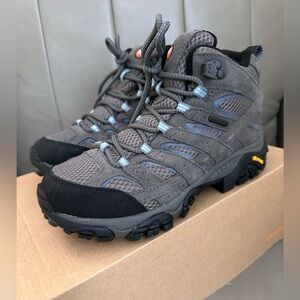 New, Merrell Moab 2 Waterproof Hiking Boots, woman’s